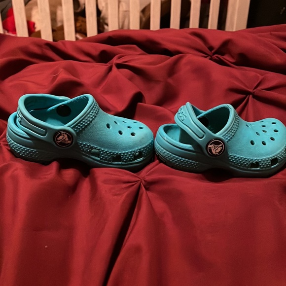 Toddler crocs used but good condition! - Picture 4 of 4